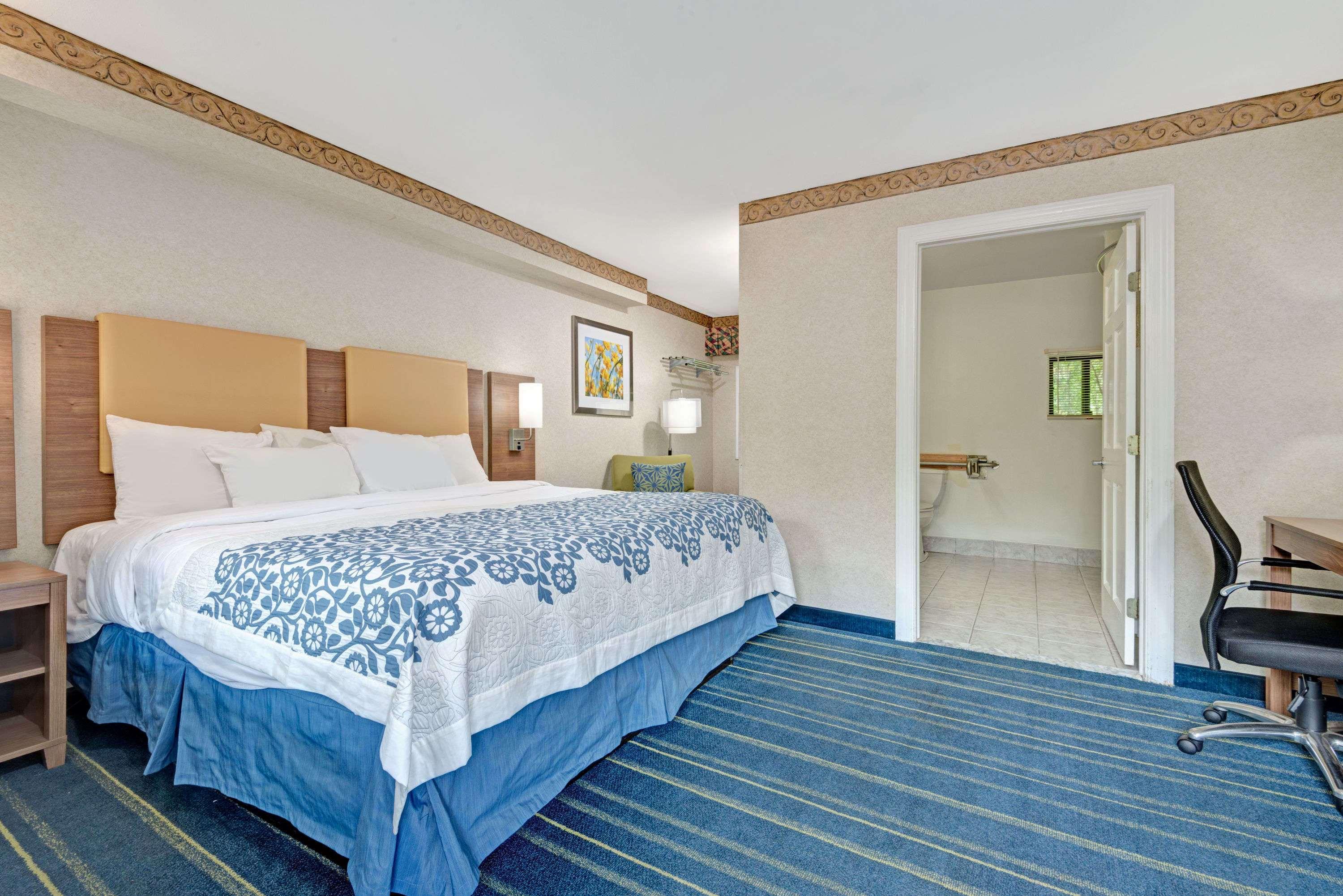 Days Inn By Wyndham Ridgefield Exterior photo